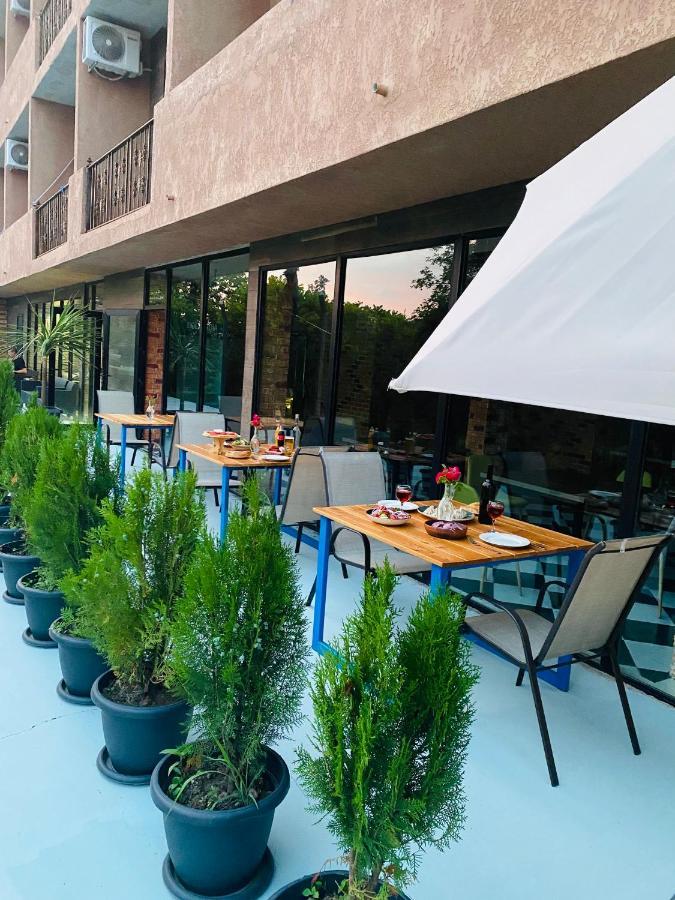 Hotel Costa Makhinjauri Buitenkant foto